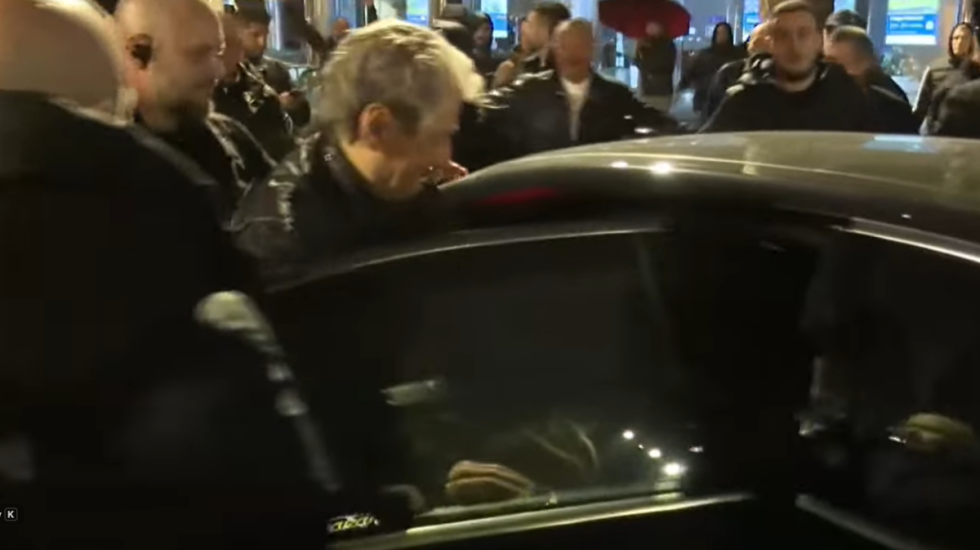 Policia “dush” Berishës, ujë me presion ndaj kreut të demokratëve