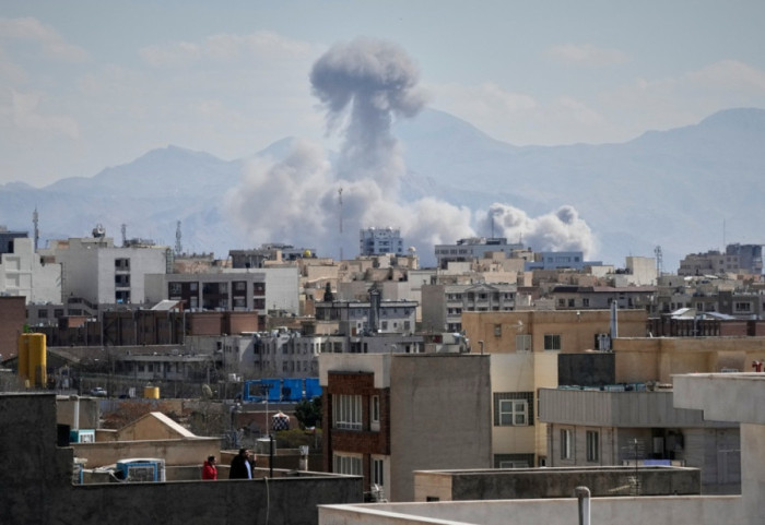 Teherani goditet gjatë natës, sulmet vazhdojnë në të gjithë Gjirin