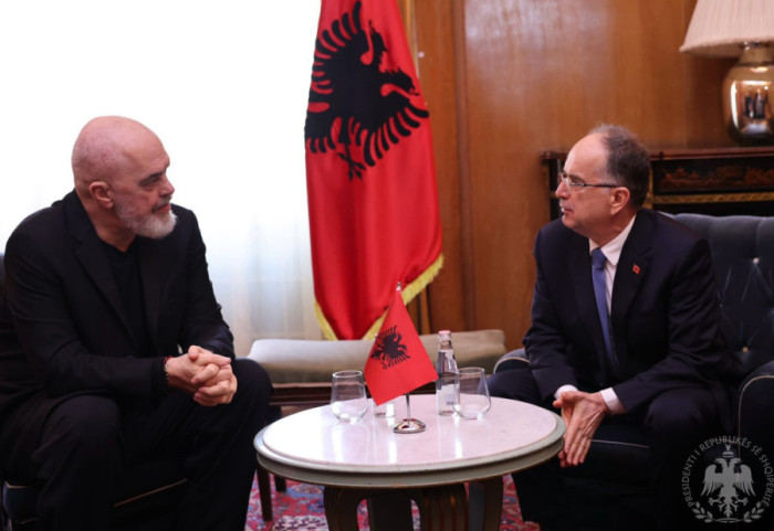 Rama i dorëzon Begajt emrat e rinj të kabinetit, Presidenca: 7 ditë kohë për dekretimin