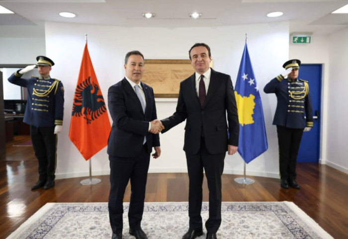 Peleshi në Prishtinë, takon Osmanin dhe Kurtin: Mbështetje për agjendën euroatlantike