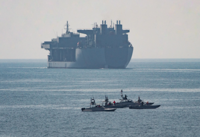 Gjenerali iranian: Do të djegim çdo anije në ngushticën e Hormuzit