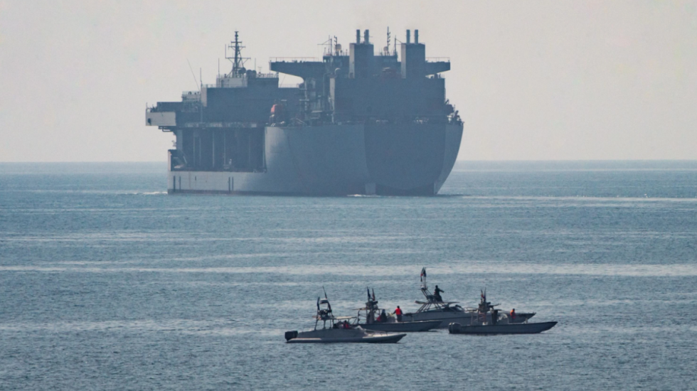 Gjenerali iranian: Do të djegim çdo anije në ngushticën e Hormuzit