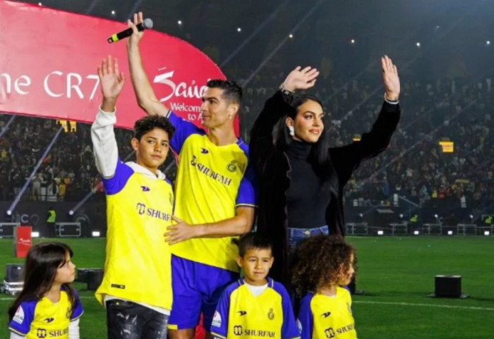 Irani sulmoi edhe në Arabinë Saudite, Cristiano Ronaldo ‘ia mbath’ për në Madrid me avionin privat?