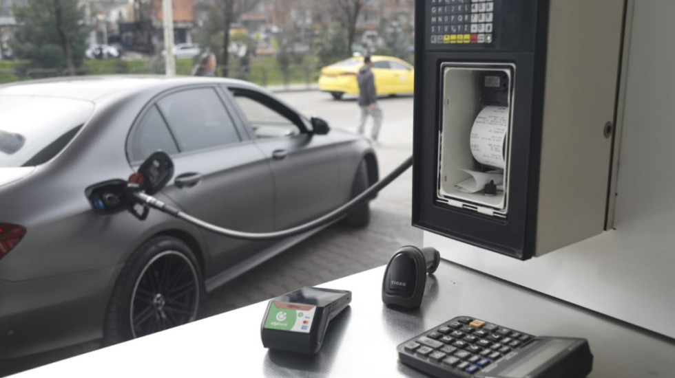 “Nafta arrin në 224 lekë/liter”: Ulja e akcizës me 20% nuk shërben, rriten çmimet e karburanteve në Shqipëri