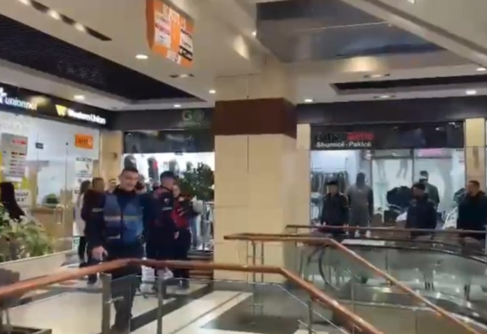 Grabitja me armë në qendrën tregtare në Tiranë, identifikohet dhe arrestohet autori i dyshuar