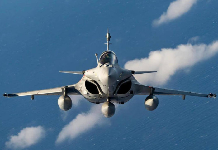 Franca dërgon gjashtë avionë luftarakë shtesë në Emiratet e Bashkuara Arabe