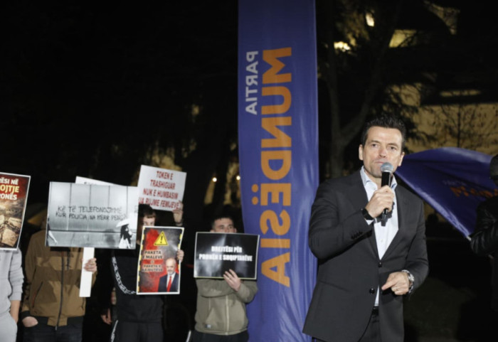 Shehaj në protestë me banorët e Rrjollit: Vijon vjedhja e pronës, shqiptarët protestojnë, por jo për interesat e politik