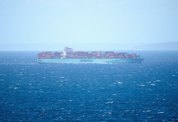 Lufta në Lindjen e Mesme, Maersk pezullon dy shërbime transporti detar