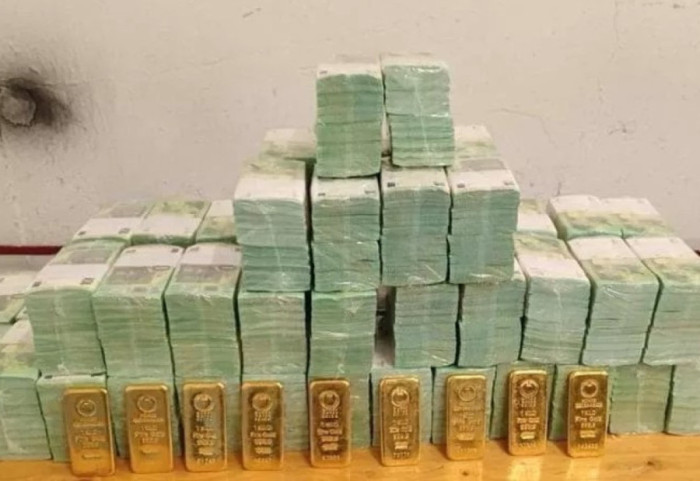 Arrestohen teksa udhëtonin me 40 milionë dollarë, 35 milionë euro dhe 9 kg flori