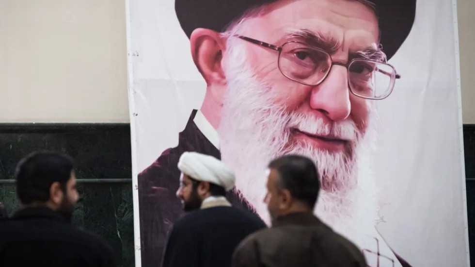 Fituan bastet për vdekjen e liderit suprem të Iranit, kompania refuzon të paguajë 54 milionë dollarë për klientët