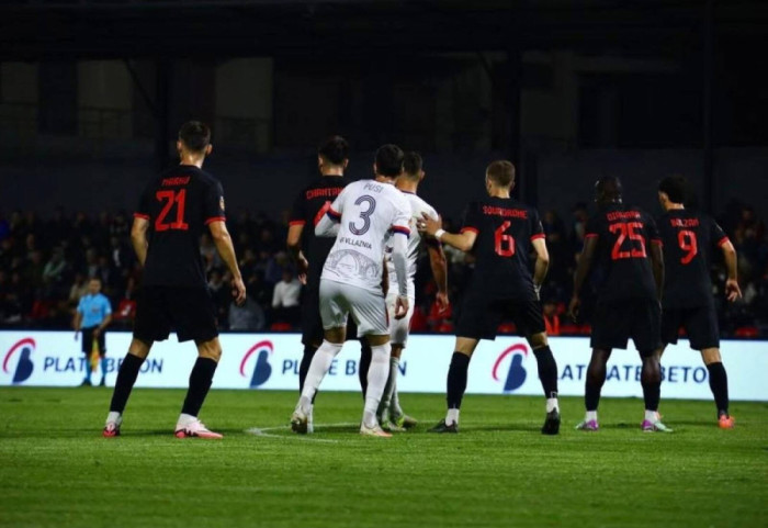 Flamurtari mposht Vllazninë në Vlorë, 3 pikë të arta për mbijetesën