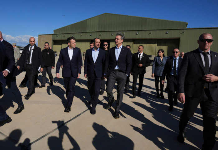 Irani e goditi me dronë, Macron: Kush sulmon Qipron, sulmon të gjithë Europën!