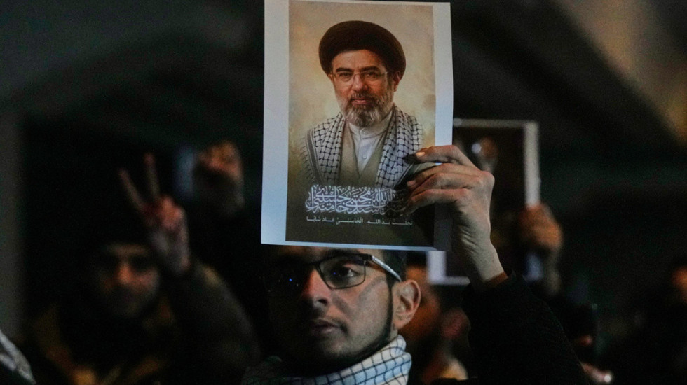 Televizioni iranian feston për udhëheqësin e ri, por Mojtaba nuk është shfaqur ende