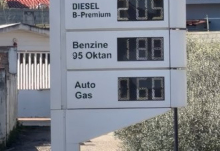 Ulet çmimi i naftës nëpër botë, në Shqipëri rritet deri në 205 lekë për litër