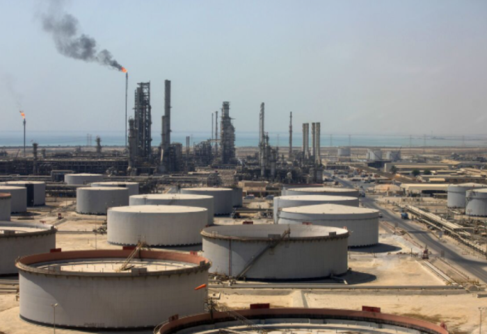 Emiratet mbyllin rafinerinë e naftës më të madhe në botë, Irani - Amerikës: Agresorët ikin e vijnë, ne 6000 vite këtu