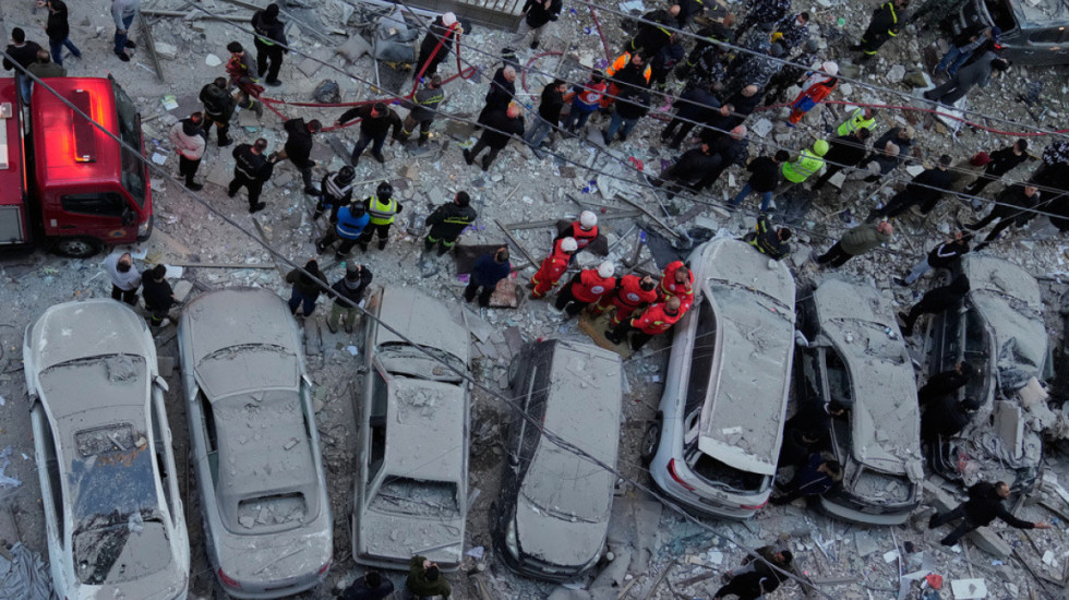 Intensifikohen sulmet, Izraeli godet objektiva të Hezbollahut në Bejrut dhe Tirin