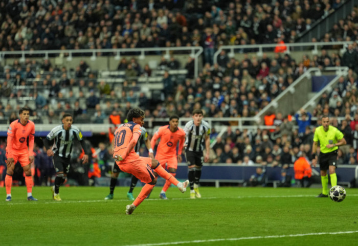 Yamal shpëton Barcelonën, Bayern i jep leksion Atalantës dhe hipotekon çerekfinalet