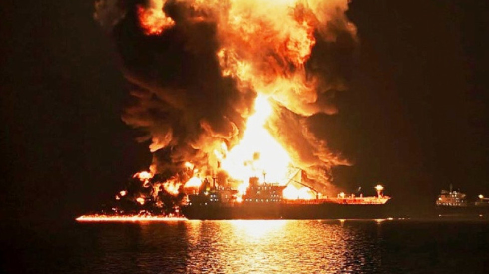 Irani kopjon Japoninë, "kamikazë" për të lënë botën pa naftë