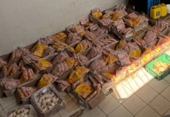 Jashtë standardeve, bllokohen më shumë se 1 ton mish dhe djathë në Tiranë