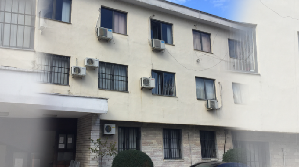 Dyshohet për marrëdhënie seksuale me të mitur, 67-vjeçari lihet në burg