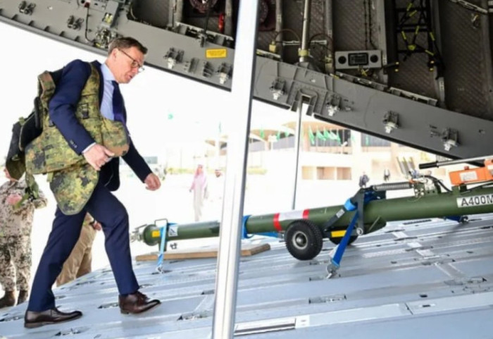 Ministri gjerman ngec në Arabinë Saudite, avioni pëson defekt në pistë