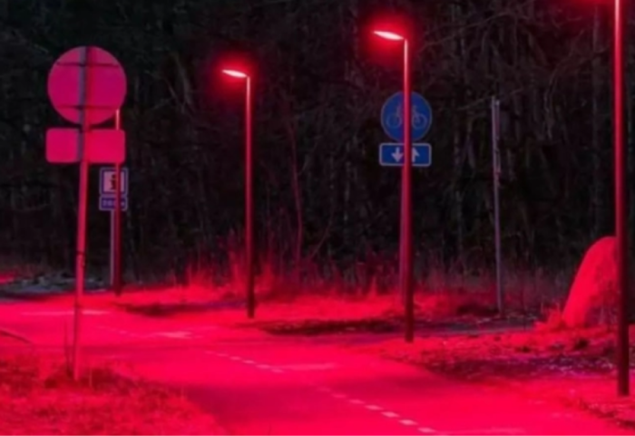 Qyteti danez zëvendëson dritat e verdha në rrugë me të kuqe, arsyeja do ju befasojë