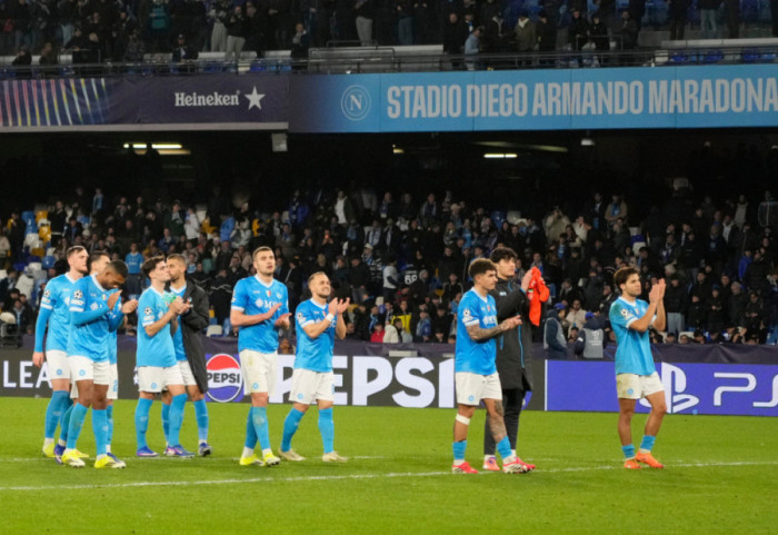 Napoli përmbys Leccen dhe hyn në garë për vendin e dytë