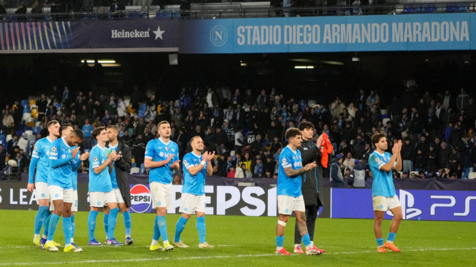 Napoli përmbys Leccen dhe hyn në garë për vendin e dytë