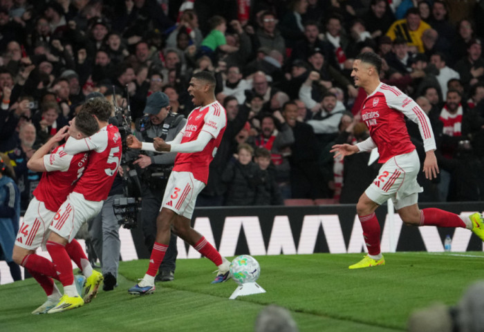 Arsenal beson deri në fund, Max Dowman shënon gol historik