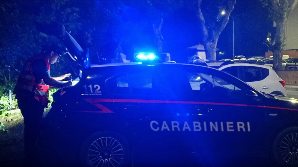 Policia italiane ndalon grabitjen e një furgoni me para, plagoset një efektiv gjatë të shtënave