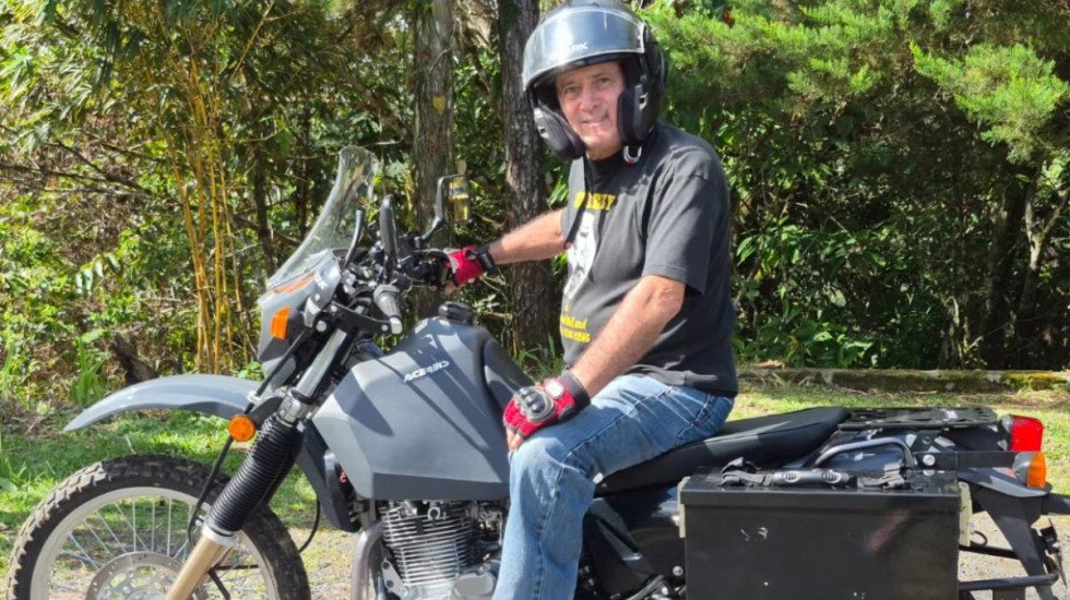 "Nuk e di kurrë sa kohë ke", 77-vjeçari nis udhëtimin e tij rreth botës me një motoçikletë