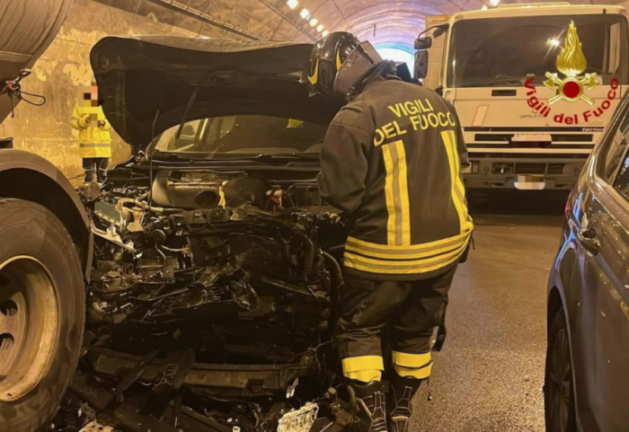Aksident i rëndë në tunel, mbi 80 makina përplasen në Itali