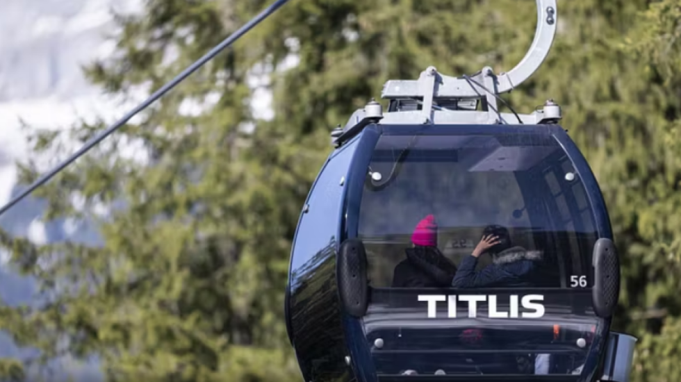 Tragjedi në resortin në Zvicër, era e fortë rrëzon kabinën e teleferikut