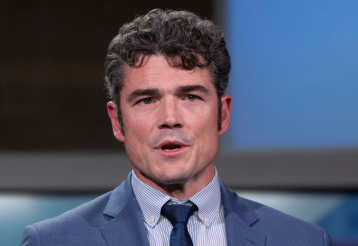 Doli kundër luftës dhe dha dorëheqjen, ish-kreu i antiterrorizmit nën hetim nga FBI