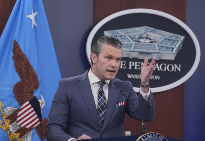 “Vazhdojmë gjuetinë”, Hegseth pa datë për fundin e luftës: Bota të falënderojë Trump për sulmin ndaj Iranit