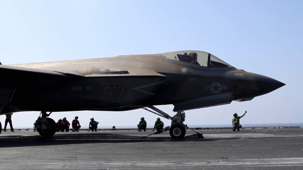 Avioni amerikan F-35 bën ulje të detyruar në Lindjen e Mesme, dyshohet se u godit nga Irani