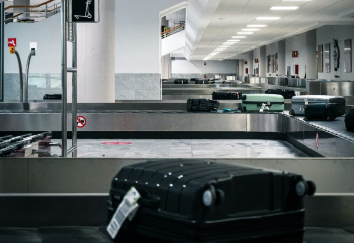 Nga helmi për minjtë te dhëmbët flori, sendet më të çuditshme të gjetura në valixhet e humbura në aeroporte