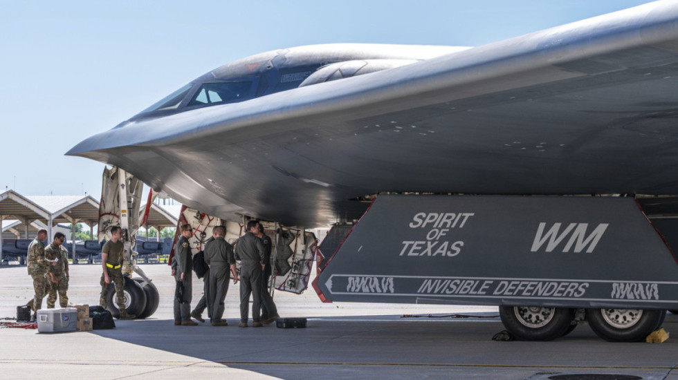 Strehon bombarduesit e rëndë amerikanë, Irani lëshon raketa drejt bazës në Diego Garcia