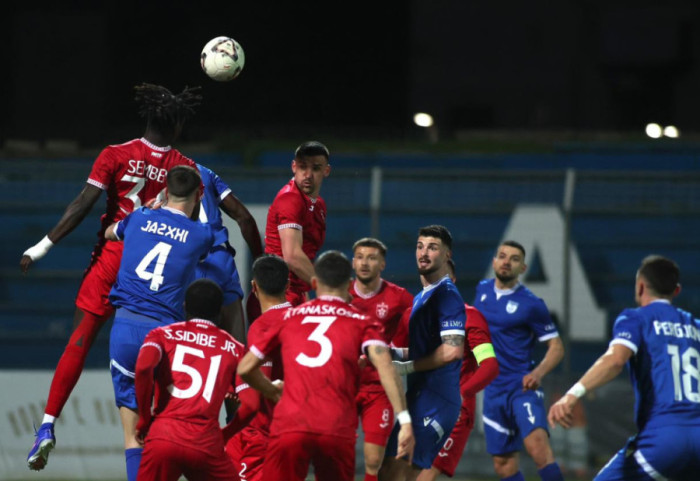 Dinamo “frenon” Vllazninë, Teuta-Partizani mbyllet në barazim spektakolar