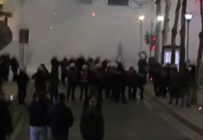 Protesta e opozitës, lëndohen 3 efektivë të “Shqiponjave”