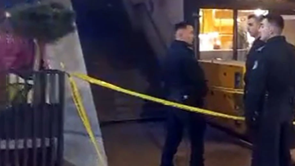 Të shtëna me armë pranë një lokali në Prishtinë, ka të plagosur