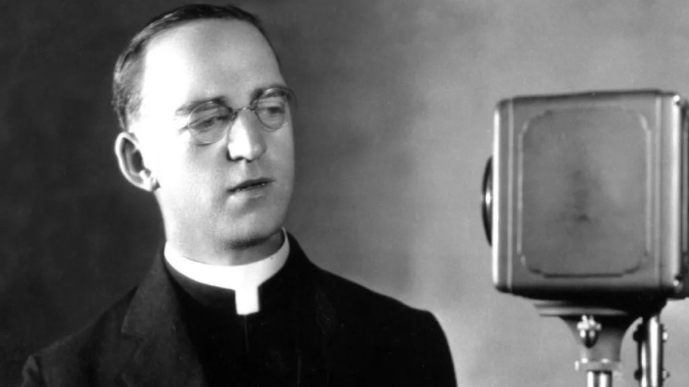 Prifti irlandez, jeta drejt shenjtërimit që frymëzoi filmin hollivudian