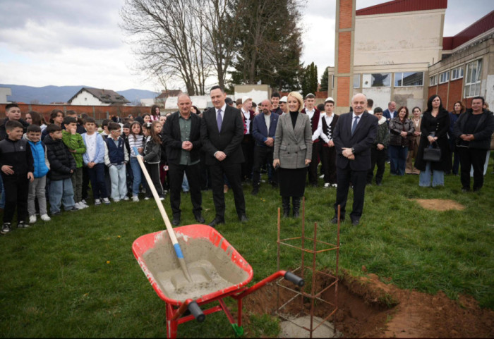 Shqipëria ndërton sallën e sportit në shkollën “Naim Frashëri” në Bujanoc