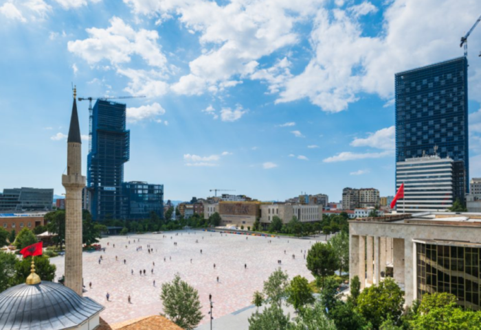 Shqipëria ruan vlerësimin “BB” nga Standard & Poor's, ekonomia vijon rritjen e qëndrueshme