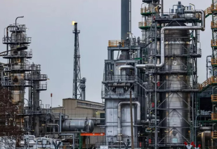 Europa drejt krizës energjetike, rrezikohet mungesë karburanti prej muajit prill