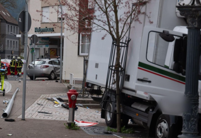 Tragjedi në Gjermani, kamioni i merr jetën nënës shqiptare dhe fëmijës 3 vjeç