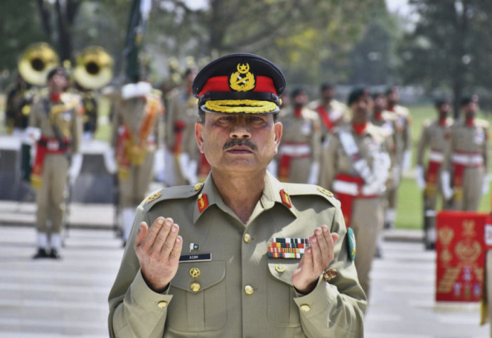 Bota i ka sytë tek ky burrë! Kush është “marshalli” i preferuar i Trump, që mund të ndalë luftën me Iranin?