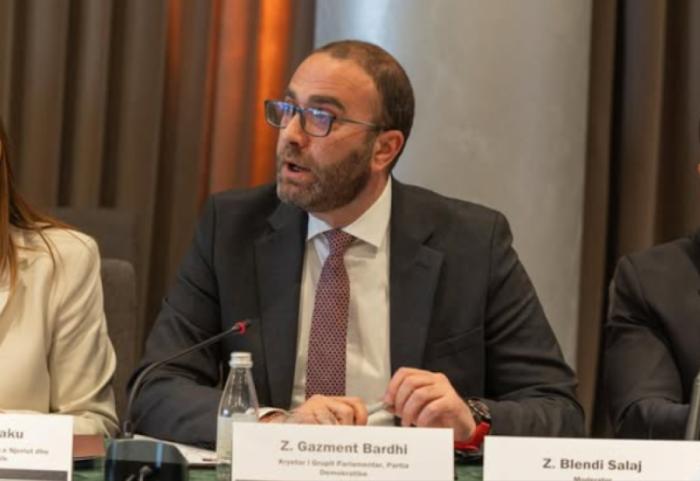 “Parlamenti nuk po funksionon”, Bardhi: Demokracia në Shqipëri përballet me sfida serioze