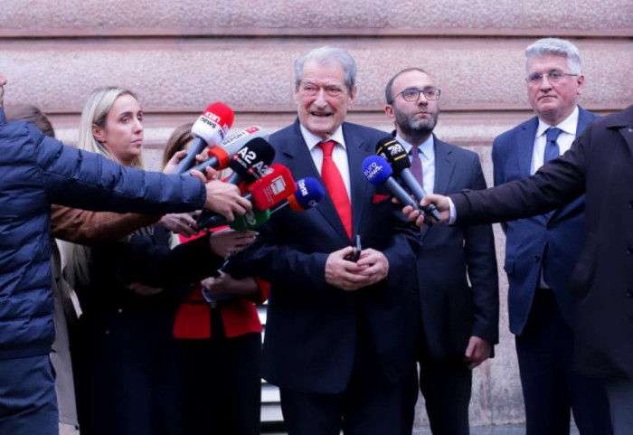 "Balla fsheh ftesat për opozitën", Berisha takohet me anëtarët e Asamblesë së KE