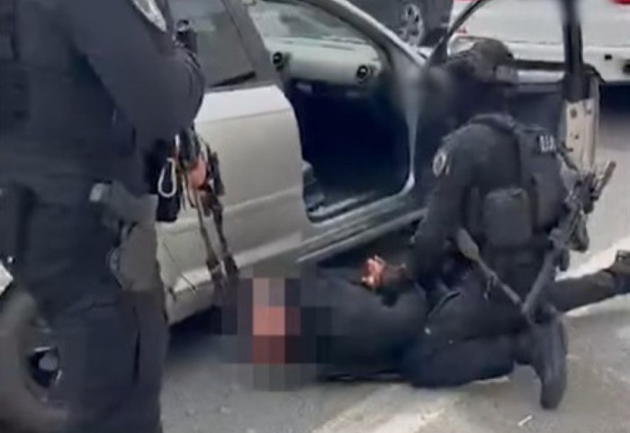 VIDEO- Armën e kishte gatur për të shitur, arrestohet 25- vjeçari në Tiranë